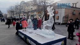 Льодові фігури на Михайлівській