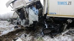 На Житомирщині не розминулися дві вантажівки: є постраждалі