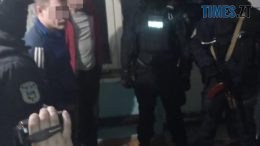 Правоохоронці затримали чоловіка, який у ліфті багатоповерхівки пограбував житомирянку