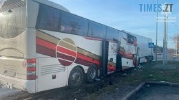 На Житомирщині пасажирський автобус влетів у вантажівку (ФОТО)