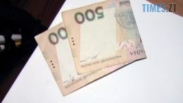 Черняхівець сів за кермо без прав, а щоб уникнути покарання вирішив дати правоохоронцям хабар