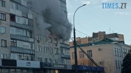 Під час пожежі в центрі Житомира бійці ДСНС врятували 85-річного дідуся