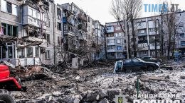 російські терористи знову влучили ракетою у житловий будинок: є загиблі та поранені (ВІДЕО)