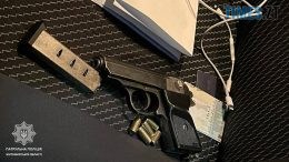 У Житомирі правоохоронці виявили в автомобілі зброю та наркотики