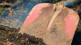 В окупованому Криму загарбники змушують копати окопи навіть цивільних