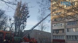 Зранку в одній із багатоповерхівок Житомира сталася пожежа: трьох людей врятували (ФОТО)