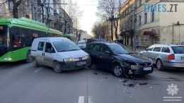 В центрі Житомира не розминулися дві автівки