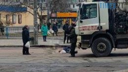 На пішоходному переході у Житомирі вантажівка збила літню жінку