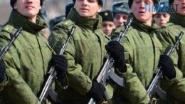 Через значні втрати росіяни вербують на війну своїх строковиків