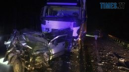 Смертельна ДТП на Коростенщині: легковик на швидкості влетів у вантажівку (ФОТО)