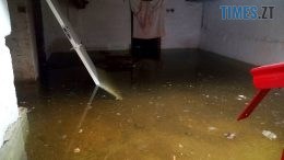 На Коростенщині бійці ДСНС 6 годин відкачували воду з підтопленого підвалу місцевого ліцею