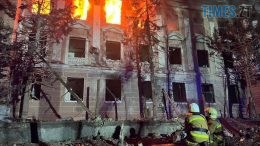 Вночі російські терористи завдали удару по житловим будинкам Миколаєва