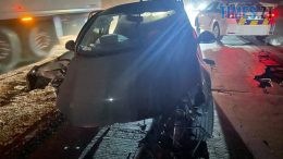 Під Житомиром легковик влетів у бетонний блок (ФОТО)
