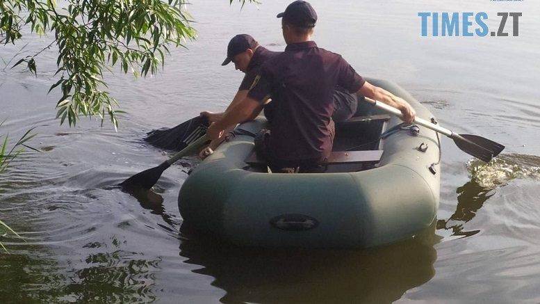 Зі ставка у Черняхові рятувальники дістали тіло потопельника