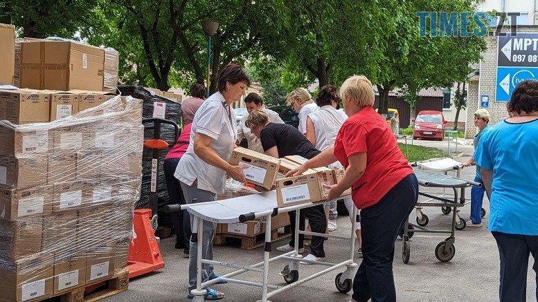 3 тонни меддопомоги для Житомирської міської лікарні №2 передали благодійники