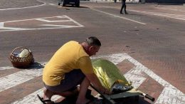 Російська ракета влучила в центр Чернігова, серед загиблих 6-річна дівчинка