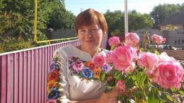 «Садимо красу-допомагаємо ЗСУ» Оксана Щерба з Любарщини започаткувала «квітучий» флешмоб