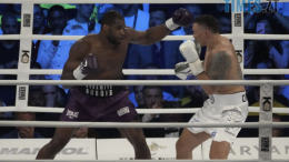 Усик видовищно переміг Дюбуа і зберіг чемпіонські пояси
