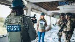 Іноземних журналістів в Україні перестали пускати на лінію фронту