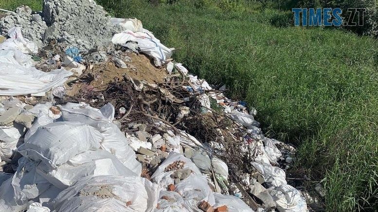 У Житомирі в районі другого Силікатного кар’єру екологи виявили несанкціоноване звалище промислових відходів