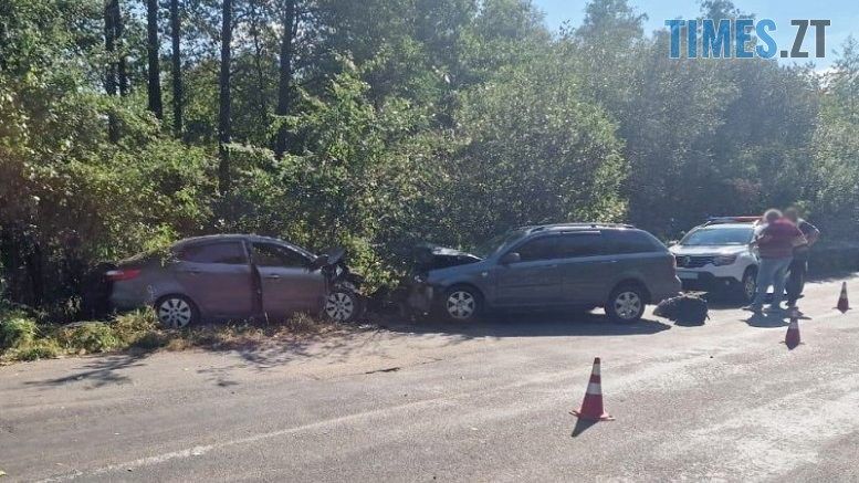 На Черняхівщині не розминулися два легковики: є постраждалі