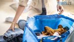 У Бердичеві жінка на ігровому майданчику поцупила чужий пакет з речами та смаколиками