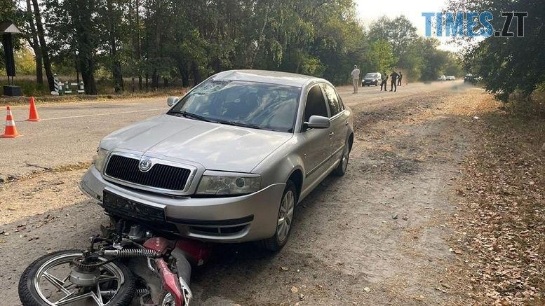 На Звягельщині не розминулися легковик та мотоцикл: подробиці