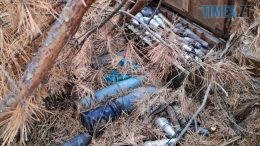 На Радомишльщині чоловік пішов в ліс за грибами, а знайшов цілий склад боєприпасів