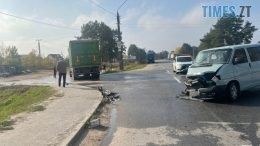 В результаті зіткнення вантажівки та мікроавтобуса під Житомиром постраждало троє людей