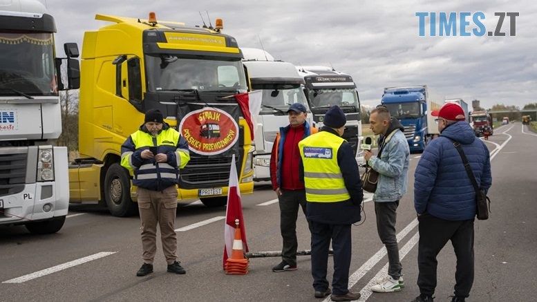 Польські протестувальники блокують кордон і для вантажівок з гумдопомогою, і для цистерн з паливом