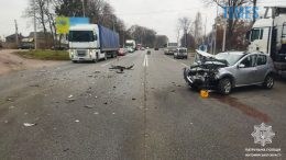 До уваги водіїв! Рух трасою Р-18 під Житомиром ускладнено в результаті ДТП