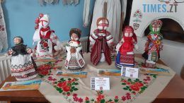 В Овручі на виставці «Обереги України» демонструють ляльки-мотанки від майстринь з різних регіонів