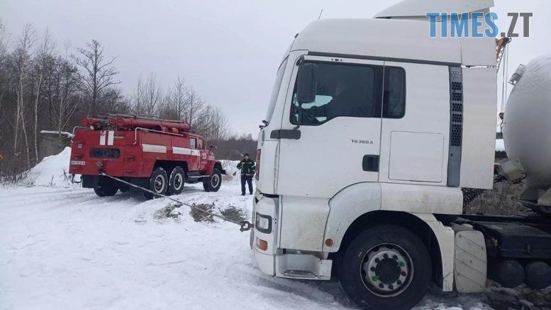 За останню добу рятувальники Житомирщини тричі витягали автівки зі снігового полону