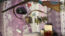 В оселі мешканця Баранівської громади правоохоронці виявили незареєстровану зброю та боєприпаси