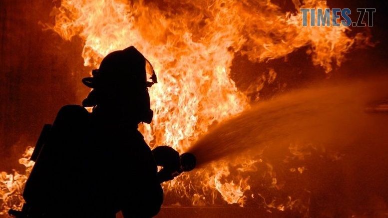 На пожежі у Черняхові вогнеборці врятували двох людей