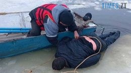 У Бердичеві водолази дістали з-під криги тіло потепельника
