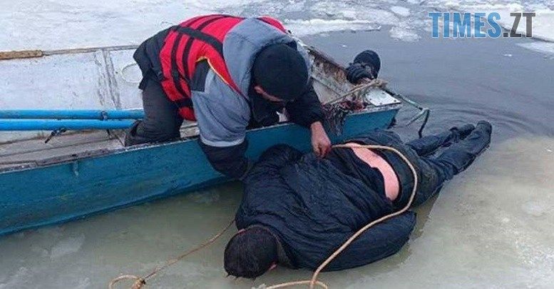 У Бердичеві водолази дістали з-під криги тіло потепельника