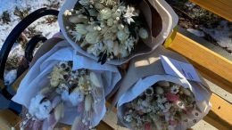 Нев’януча краса: авторські листівки та букети з сухоцвітів до Дня закоханих створює Марія Хоменюк