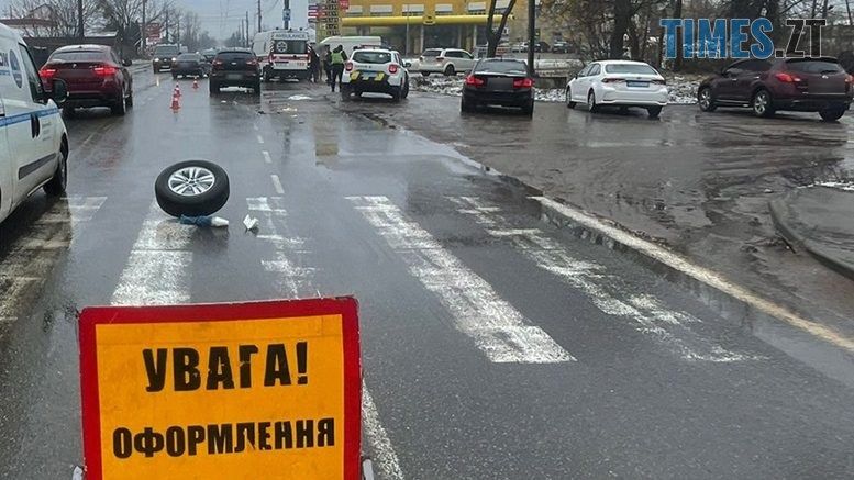 Зранку у Житомирі водій кросовера збив перехожу: правоохоронці розшують свідків ДТП