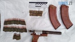 У Тетерівській громаді правоохоронці виявили сховок зі зброєю