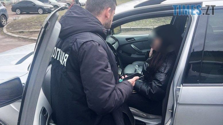 У Житомирі затримали жінку, яка торгувала гуманітарними автомобілями