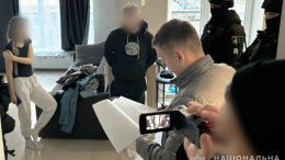 Поліція викрила злочинну організацію, яка крала гроші українців на власні криптогаманці