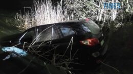 На Черняхівщині кросовер на швидкості злетів з дороги і впав... заповнений водою кар`єр
