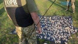 Прикордонники виявили на Житомирщині двох браконьєрів, які незаконно наловили риби на півмільйона гривень