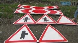 На Любарщині молодики викрали близько десятка дорожних знаків