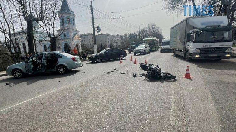 У Житомирі не розминулися легковик та мотоцикл: є постраждалі