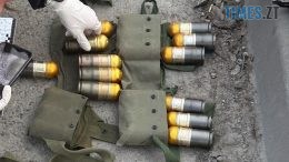 На Коростенщині правоохоронці вилучили з автомобіля мешканця Черкащини нелегальну зброю та боєприпаси