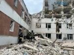 російські терористи вдарили ракетою по Чернігову: 11 людей загинуло, ще майже 50 постраждало