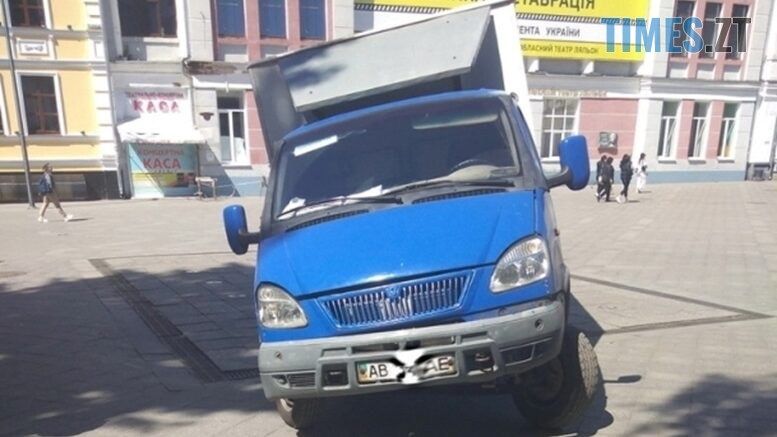 У Житомирі вантажівка пошкодила фонтан на Михайлівській