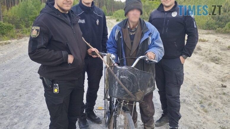 На Звягельщині правоохоронці повернули додому пенсіонера, який дві доби поспіль блукав у лісі